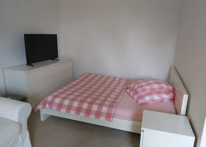 Apartment דירה *