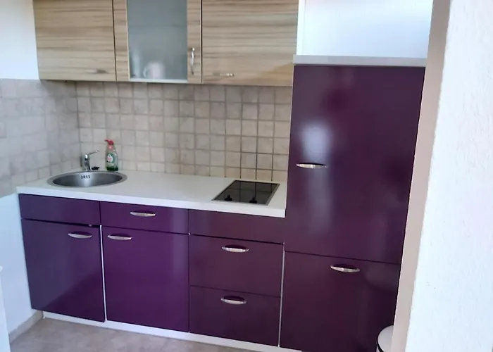 Apartment דירה *